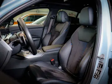 BMW 330i Lim. xD M Sport PANO H&K WIDESCREEN KAM LCI