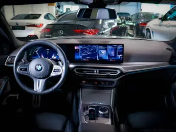 BMW 330i Lim. xD M Sport PANO H&K WIDESCREEN KAM LCI