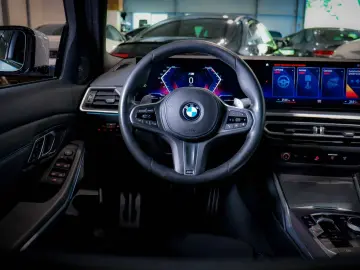 BMW 330i Lim. xD M Sport PANO H&K WIDESCREEN KAM LCI