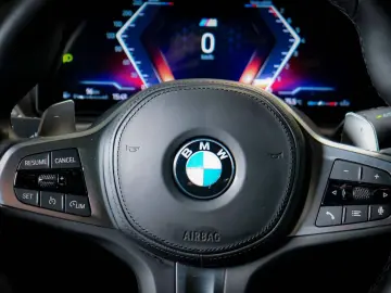 BMW 330i Lim. xD M Sport PANO H&K WIDESCREEN KAM LCI
