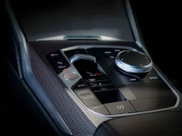 BMW 330i Lim. xD M Sport PANO H&K WIDESCREEN KAM LCI