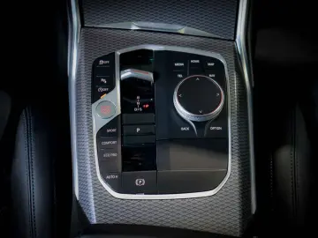 BMW 330i Lim. xD M Sport PANO H&K WIDESCREEN KAM LCI