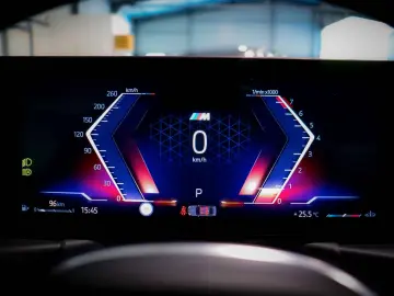 BMW 330i Lim. xD M Sport PANO H&K WIDESCREEN KAM LCI