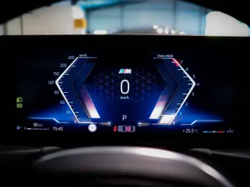 BMW 330i Lim. xD M Sport PANO H&K WIDESCREEN KAM LCI