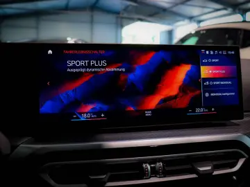 BMW 330i Lim. xD M Sport PANO H&K WIDESCREEN KAM LCI
