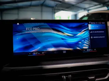 BMW 330i Lim. xD M Sport PANO H&K WIDESCREEN KAM LCI