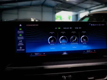 BMW 330i Lim. xD M Sport PANO H&K WIDESCREEN KAM LCI