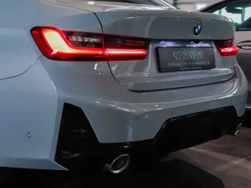 BMW 330i Lim. xD M Sport PANO H&K WIDESCREEN KAM LCI