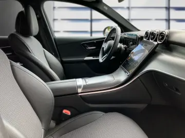 MERCEDES-BENZ GLC 300 e 4M Avantgarde AHK 360  Distr…
