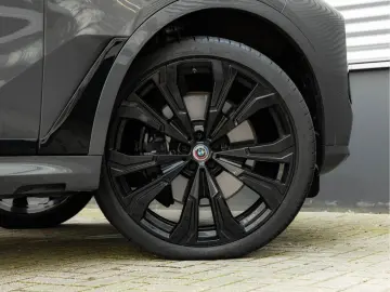BMW X7 M60 M60i - 6 sitze - Individual - Bowers & Wi