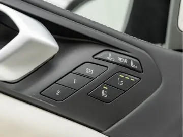BMW X7 M60 M60i - 6 sitze - Individual - Bowers & Wi