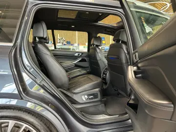BMW X7  PANO(SKYLOUNGE) HEADUP 6SITZER 5-ZONEN VOLL