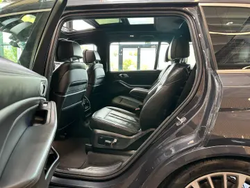 BMW X7  PANO(SKYLOUNGE) HEADUP 6SITZER 5-ZONEN VOLL