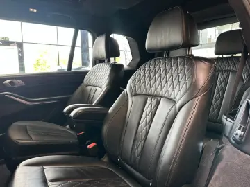 BMW X7  PANO(SKYLOUNGE) HEADUP 6SITZER 5-ZONEN VOLL