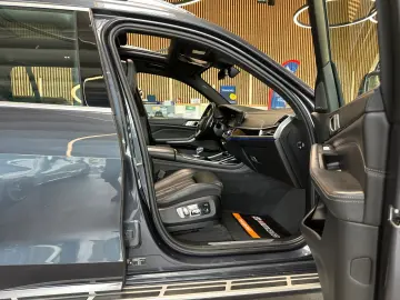 BMW X7  PANO(SKYLOUNGE) HEADUP 6SITZER 5-ZONEN VOLL