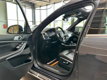 BMW X7  PANO(SKYLOUNGE) HEADUP 6SITZER 5-ZONEN VOLL