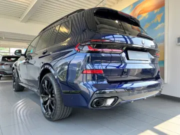 BMW X7 xDr.40d M SPORT PRO SKY B&W BELÜF ICON AHK 22