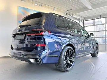 BMW X7 xDr.40d M SPORT PRO SKY B&W BELÜF ICON AHK 22