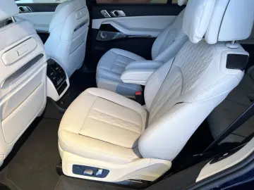 BMW X7 xDr.40d M SPORT PRO SKY B&W BELÜF ICON AHK 22
