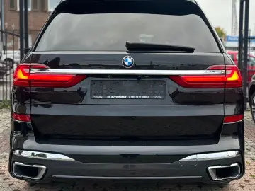 BMW X7 M-SPORT-MASSAGE-PANO-H&W-SHZ-HEADUP-AHK-LEDER