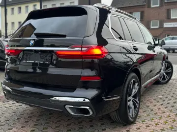 BMW X7 M-SPORT-MASSAGE-PANO-H&W-SHZ-HEADUP-AHK-LEDER