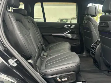 BMW X7 M-SPORT-MASSAGE-PANO-H&W-SHZ-HEADUP-AHK-LEDER