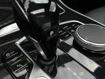 BMW X7 M-SPORT-MASSAGE-PANO-H&W-SHZ-HEADUP-AHK-LEDER