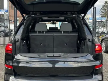 BMW X7 M-SPORT-MASSAGE-PANO-H&W-SHZ-HEADUP-AHK-LEDER
