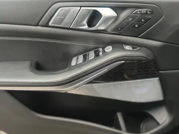 BMW X7 M-SPORT-MASSAGE-PANO-H&W-SHZ-HEADUP-AHK-LEDER
