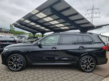 BMW X7 40d M-Paket SoftClose HUD Pano h&k Laser 22
