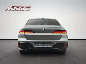 BMW 740d xDrive  M-Sportpaket Individual Lackierung