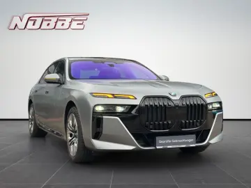 BMW 740d xDrive  M-Sportpaket Individual Lackierung