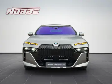 BMW 740d xDrive  M-Sportpaket Individual Lackierung