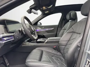 BMW 740d xDrive  M-Sportpaket Individual Lackierung