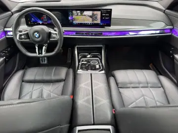 BMW 740d xDrive  M-Sportpaket Individual Lackierung