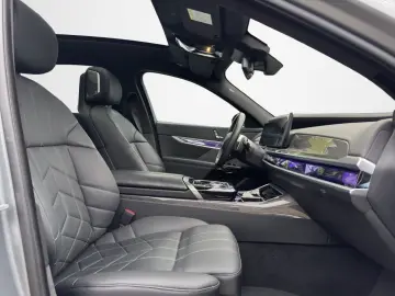 BMW 740d xDrive  M-Sportpaket Individual Lackierung