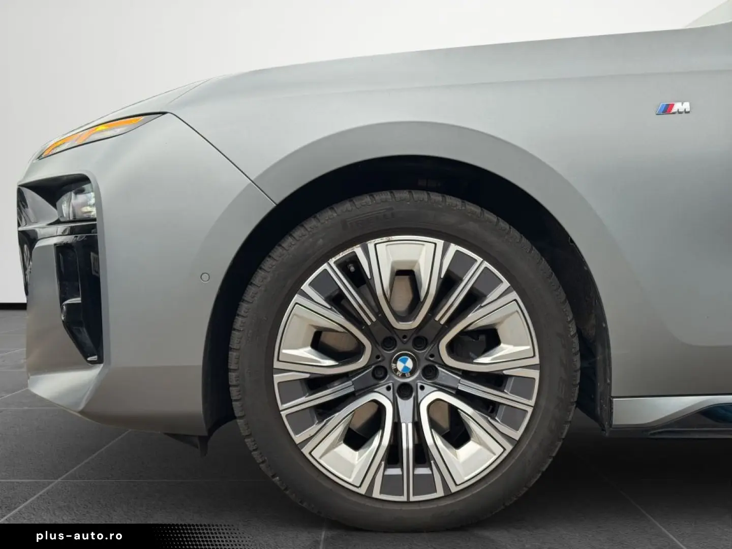 BMW 740d xDrive  M-Sportpaket Individual Lackierung