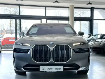 BMW 740d xDrive (G70)  IconicGlow ExecutiveLounge