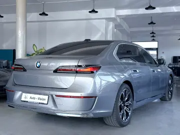 BMW 740d xDrive (G70)  IconicGlow ExecutiveLounge
