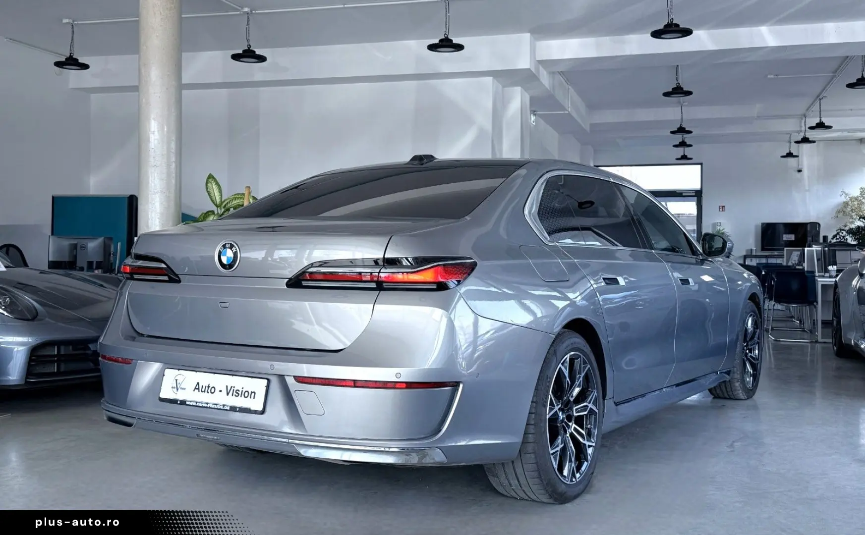 BMW 740d xDrive (G70)  IconicGlow ExecutiveLounge
