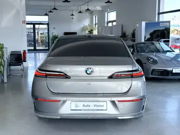BMW 740d xDrive (G70)  IconicGlow ExecutiveLounge