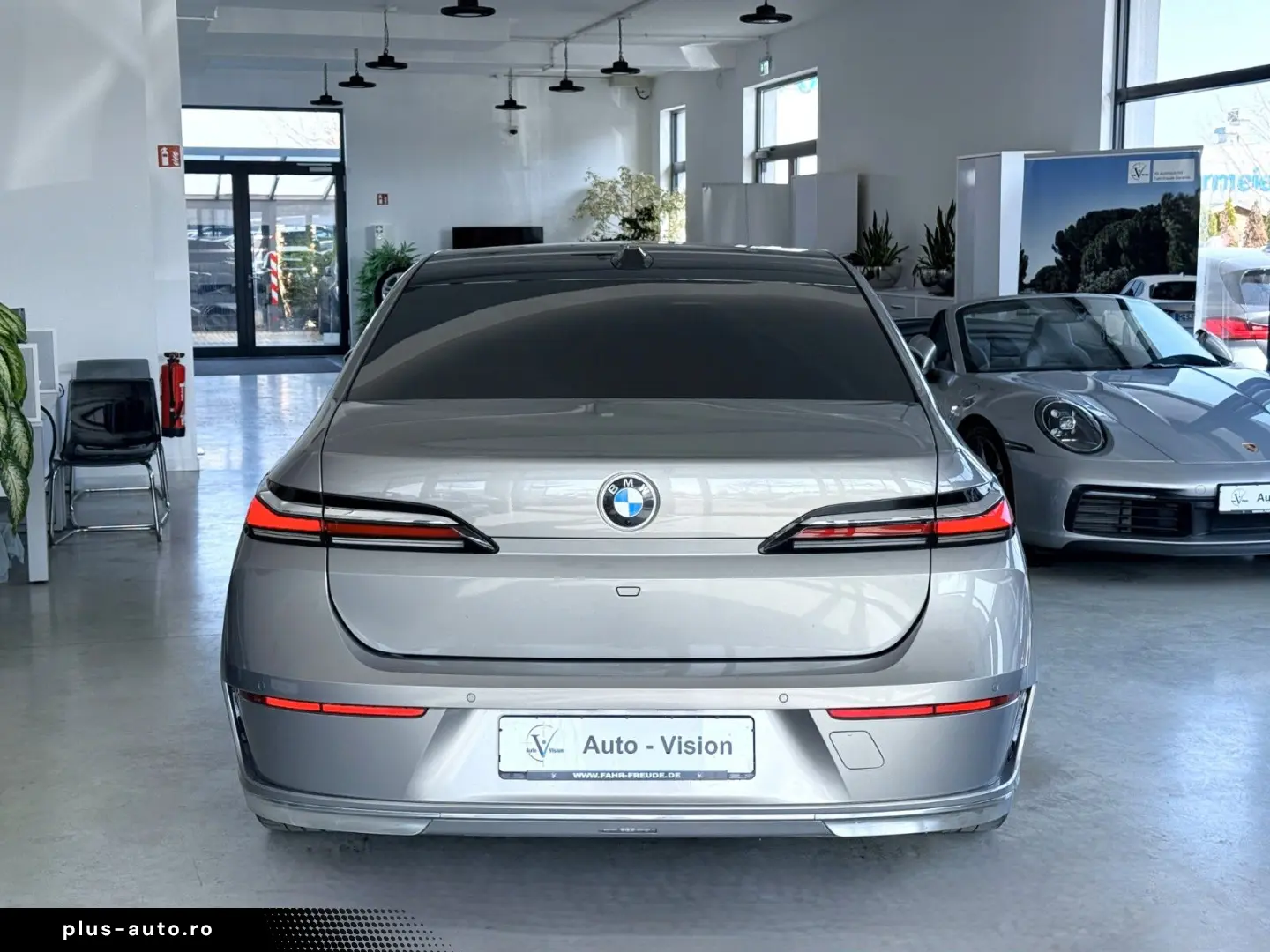 BMW 740d xDrive (G70)  IconicGlow ExecutiveLounge