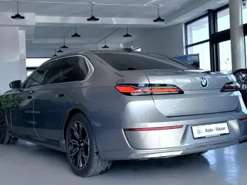 BMW 740d xDrive (G70)  IconicGlow ExecutiveLounge