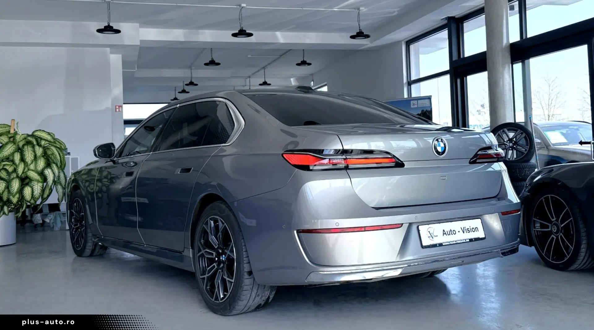 BMW 740d xDrive (G70)  IconicGlow ExecutiveLounge