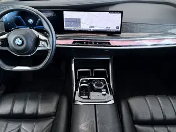 BMW 740d xDrive (G70)  IconicGlow ExecutiveLounge