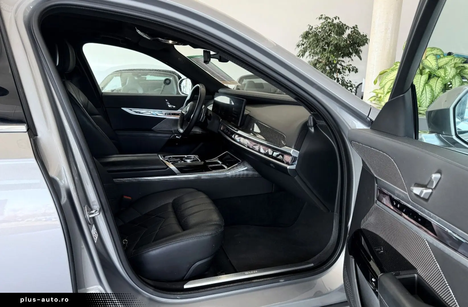 BMW 740d xDrive (G70)  IconicGlow ExecutiveLounge