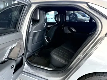 BMW 740d xDrive (G70)  IconicGlow ExecutiveLounge