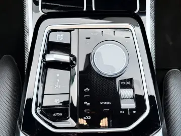 BMW 740d xDrive (G70)  IconicGlow ExecutiveLounge