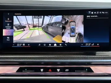 BMW 740d xDrive (G70)  IconicGlow ExecutiveLounge
