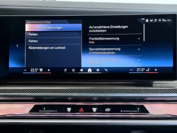 BMW 740d xDrive (G70)  IconicGlow ExecutiveLounge